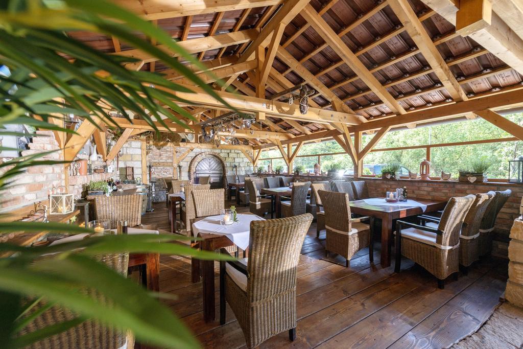 Korbstadthotel Krone Лихтенфельс Экстерьер фото